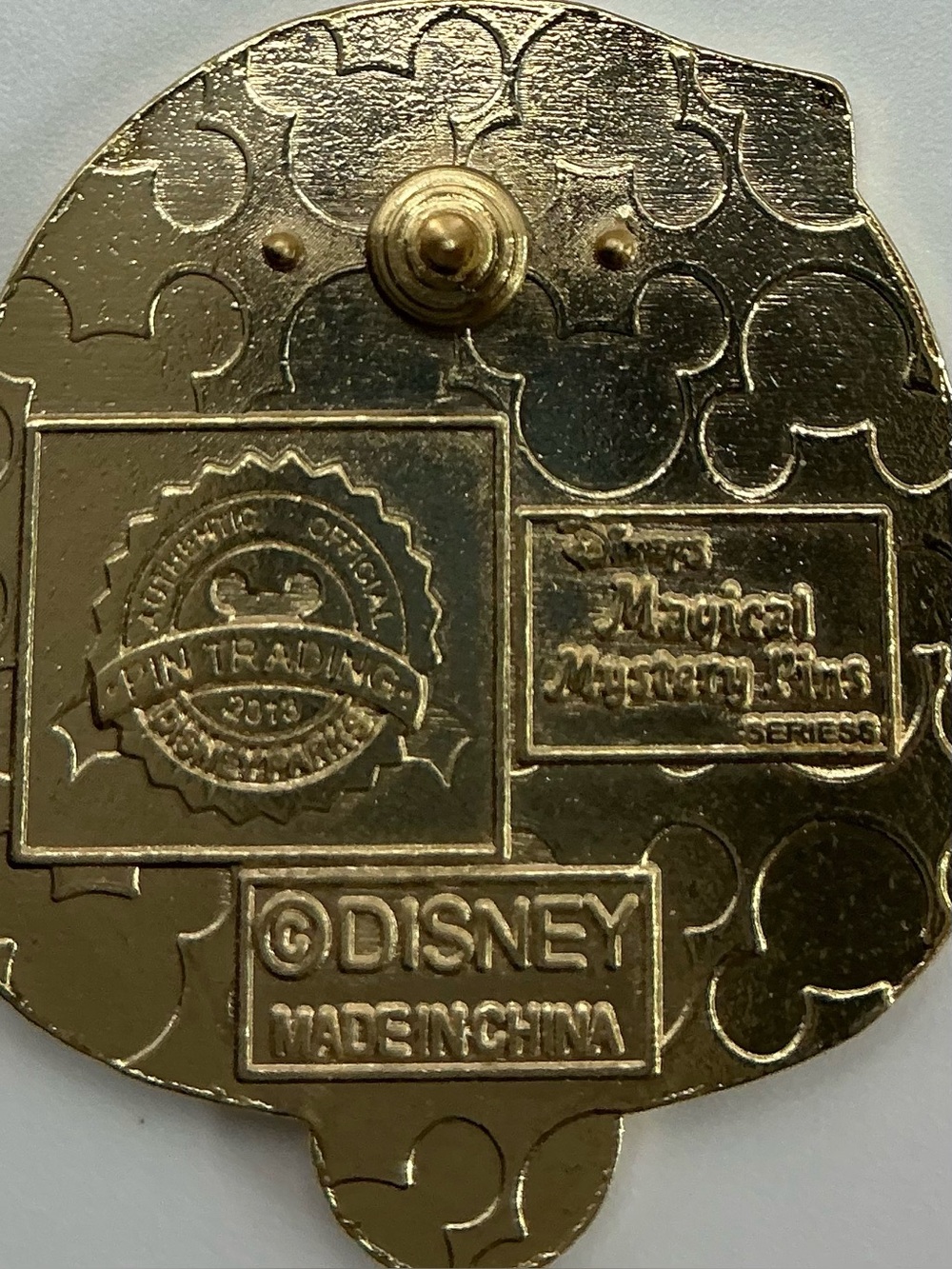 2013 MAGIC MYSTERY 101 DALMATIONS PERDITA PET COLLAR PIN - Picture 2 of 2
